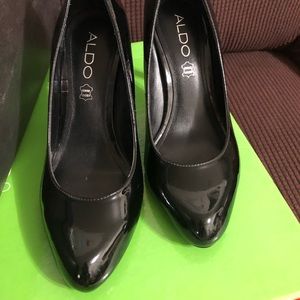 Aldo almond toe patent heels in size 35